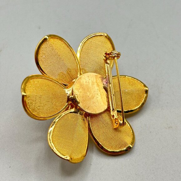 Vintage Mesh Flower Brooch Gold Tone Round Domed Pin with Petals Floral Design - Picture 4 of 5